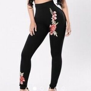 Fashion Nova rose floral leggings size Large